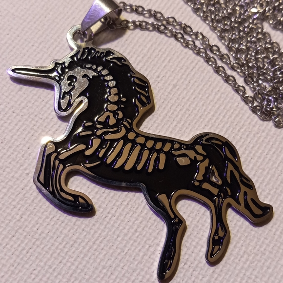 Unicorn skeleton necklace - Picture 7 of 10